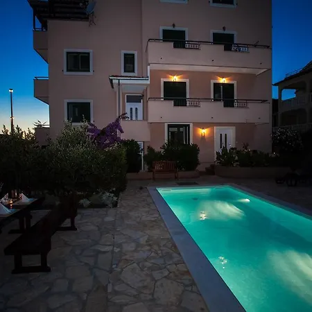 Lara & Luka Appartement *