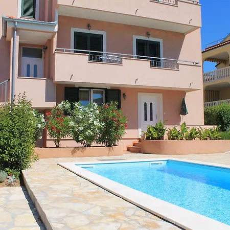 Apartments Lara & Luka