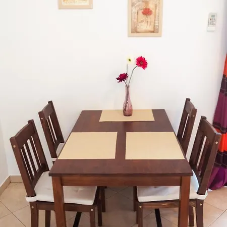 Apartments Lara & Luka *