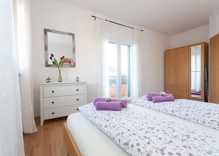 Apartments Lara & Luka