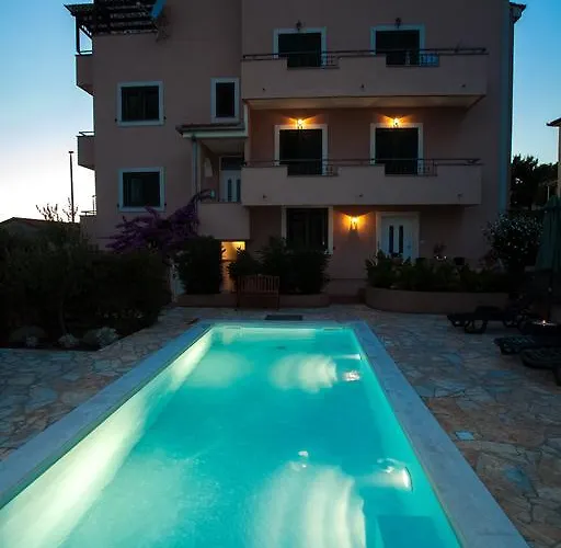 Apartments Lara & Luka