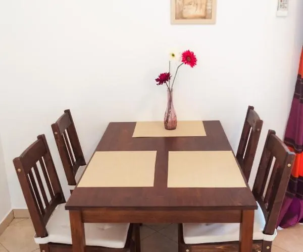 Apartments Lara & Luka *